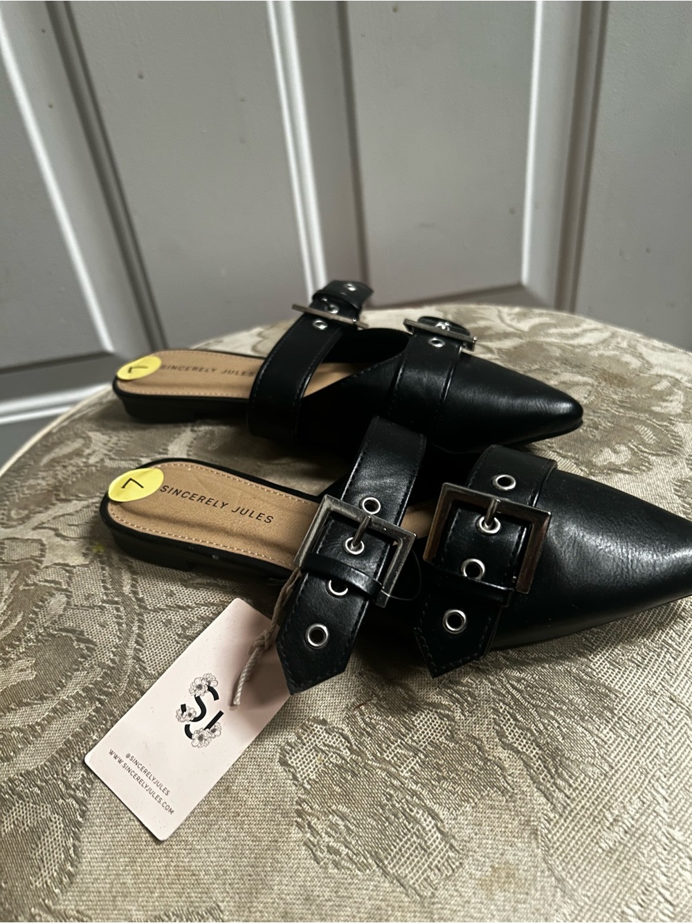 Sincerly Jules Black Pointed Toe w/ Silver tone Buckle Mule Flats Sz 7